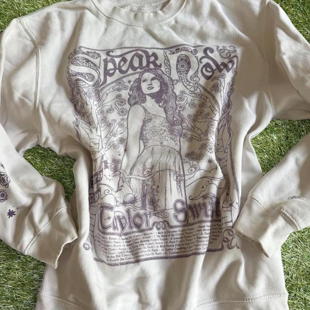 Unbranded Women's White and Cream Sweatshirt
